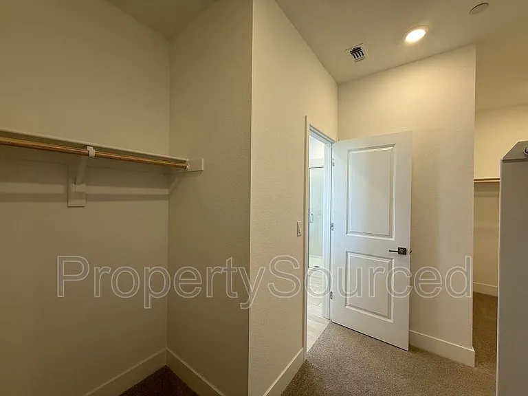 1336 N Martorella Ave — Photo 42