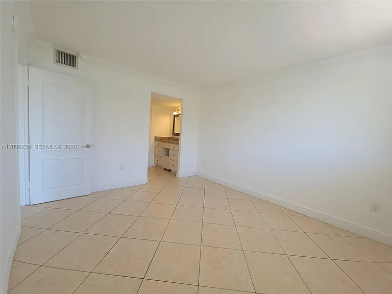 401 Ocean Dr #304 — Photo 10
