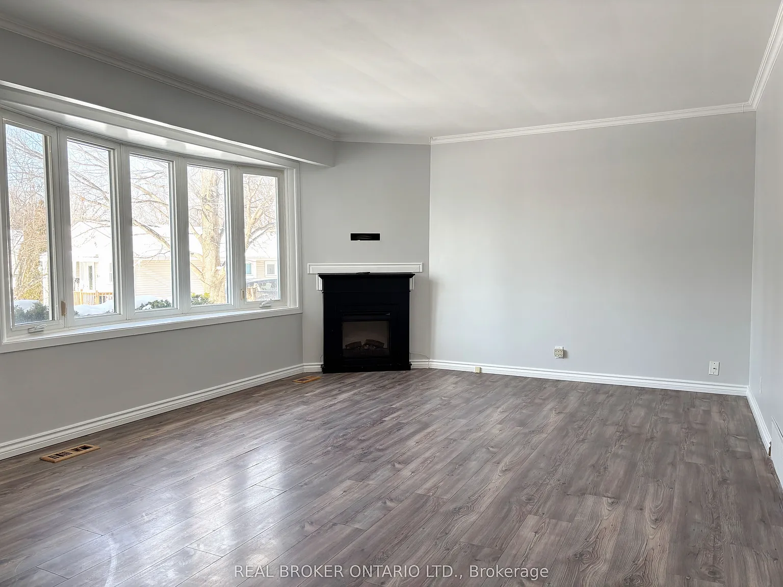 3 bed, $2,400 — Photo 1