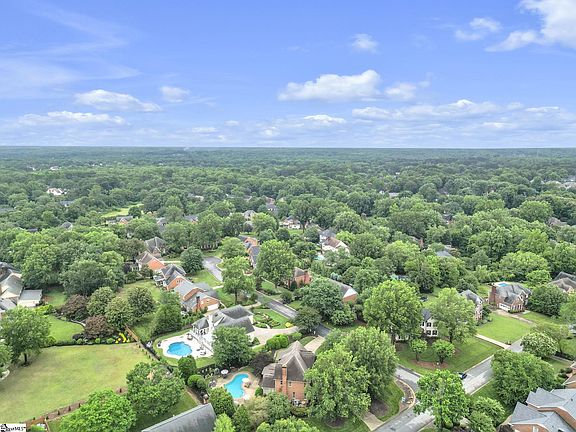 5th image of 1 Squires Meadow Ct