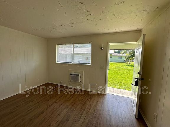 2nd image of 3215 Jeffcott St Unit Triplex 3