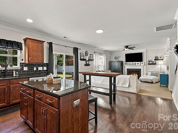 5th image of 7337 Adirondack Dr