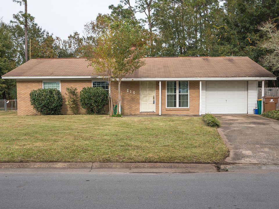 1st image of 210 Alverado Dr