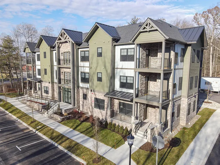 Station Lane Apartments — Photo 9