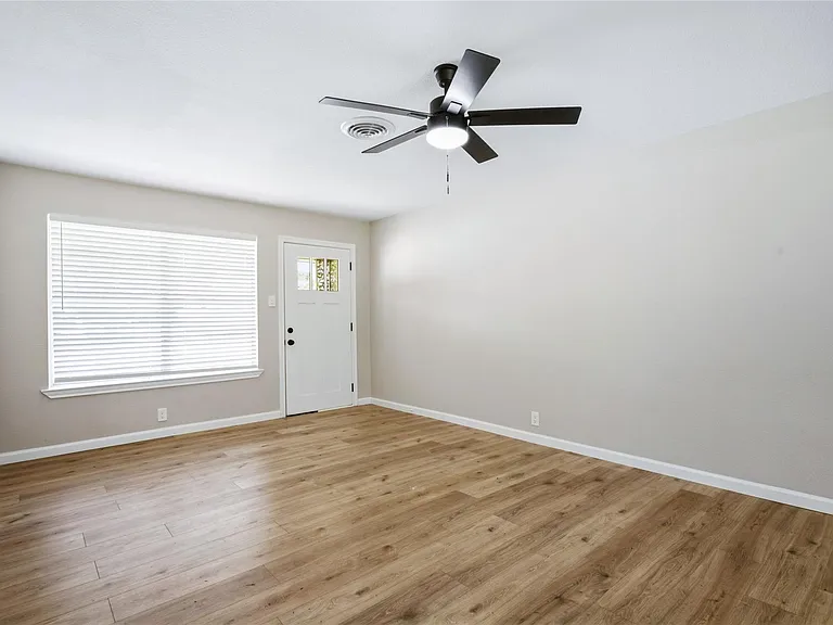 1006 N Grant Dr — Photo 9