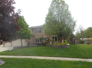 1925 Whittier Ln, Schaumburg, IL 60193