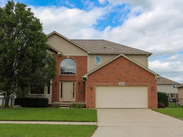 22245 Rhys Dr, Macomb, MI 48042