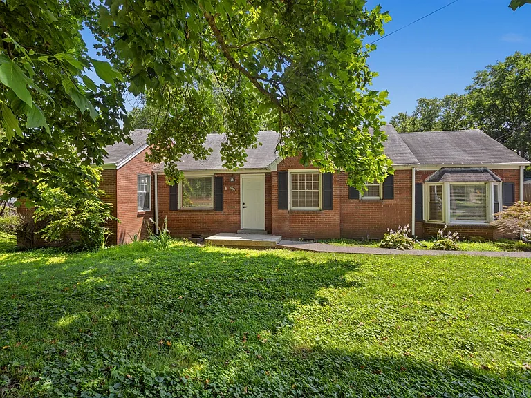 1001 Horseshoe Dr — Photo 2