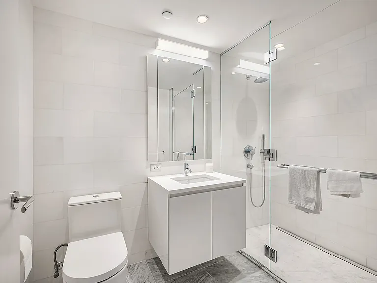 685 1st Ave #17J — Photo 7