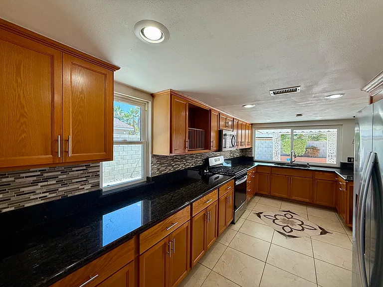 14340 Palmea Dr — Photo 4