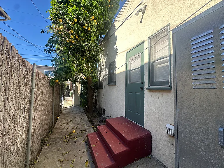 1433 Centinela Ave #B — Photo 12