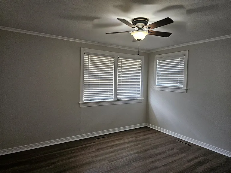 811-811 University Ave — Photo 9