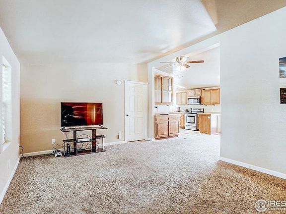 4th image of 410 22nd Ave