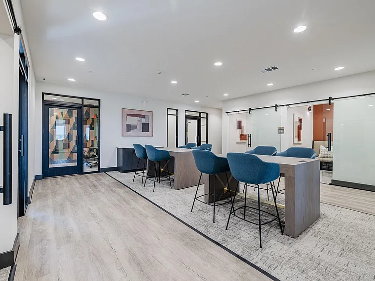 Del Via Apartments — Photo 7