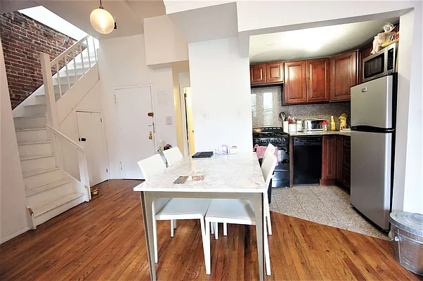 Rented by Compass | media 23