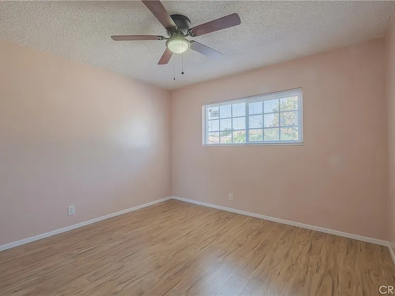 4433 Triggs St E — Photo 22