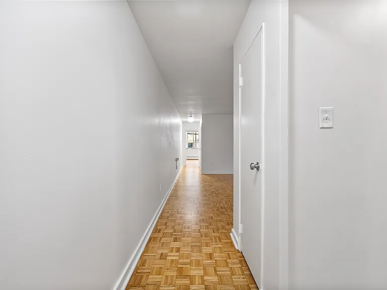 14 Deer Park Cres — Photo 16