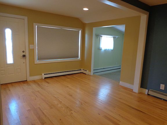 entry way - all hardwod floo