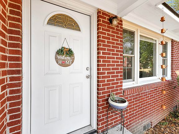 5th image of 101 Center St