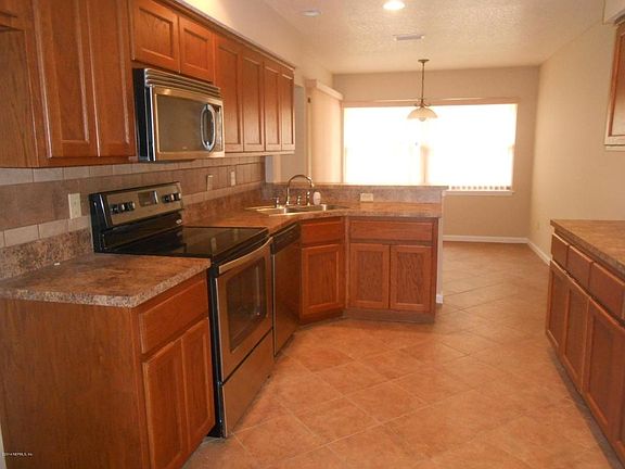 3rd image of 14718 Cape Dr E