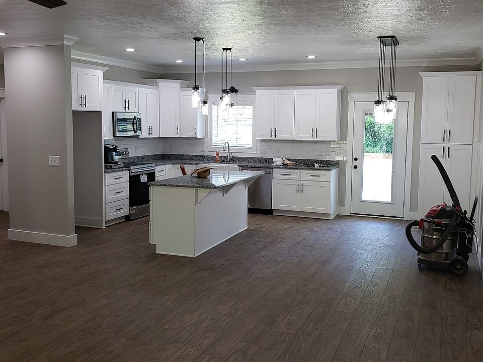 2nd image of 2054 W Saulsbury Rd