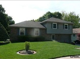 5217 S 104th Avenue Cir, Omaha, NE 68127