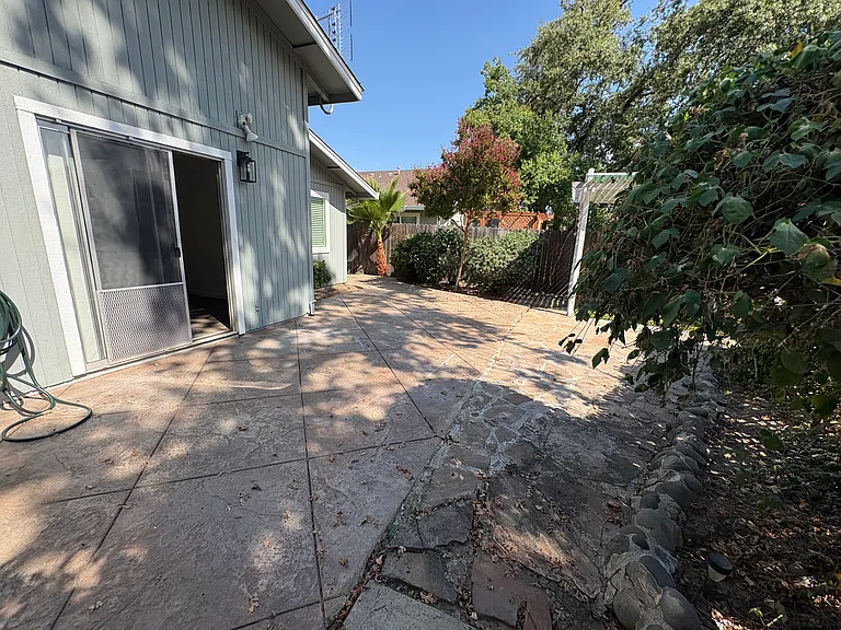 3483 Laird St — Photo 48