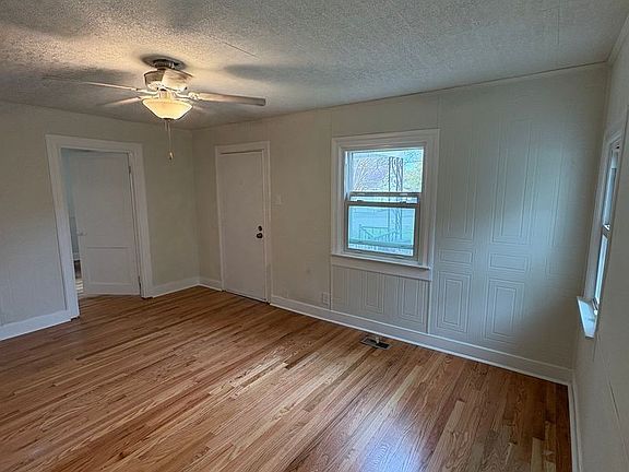 5th image of 76 Elberta St
