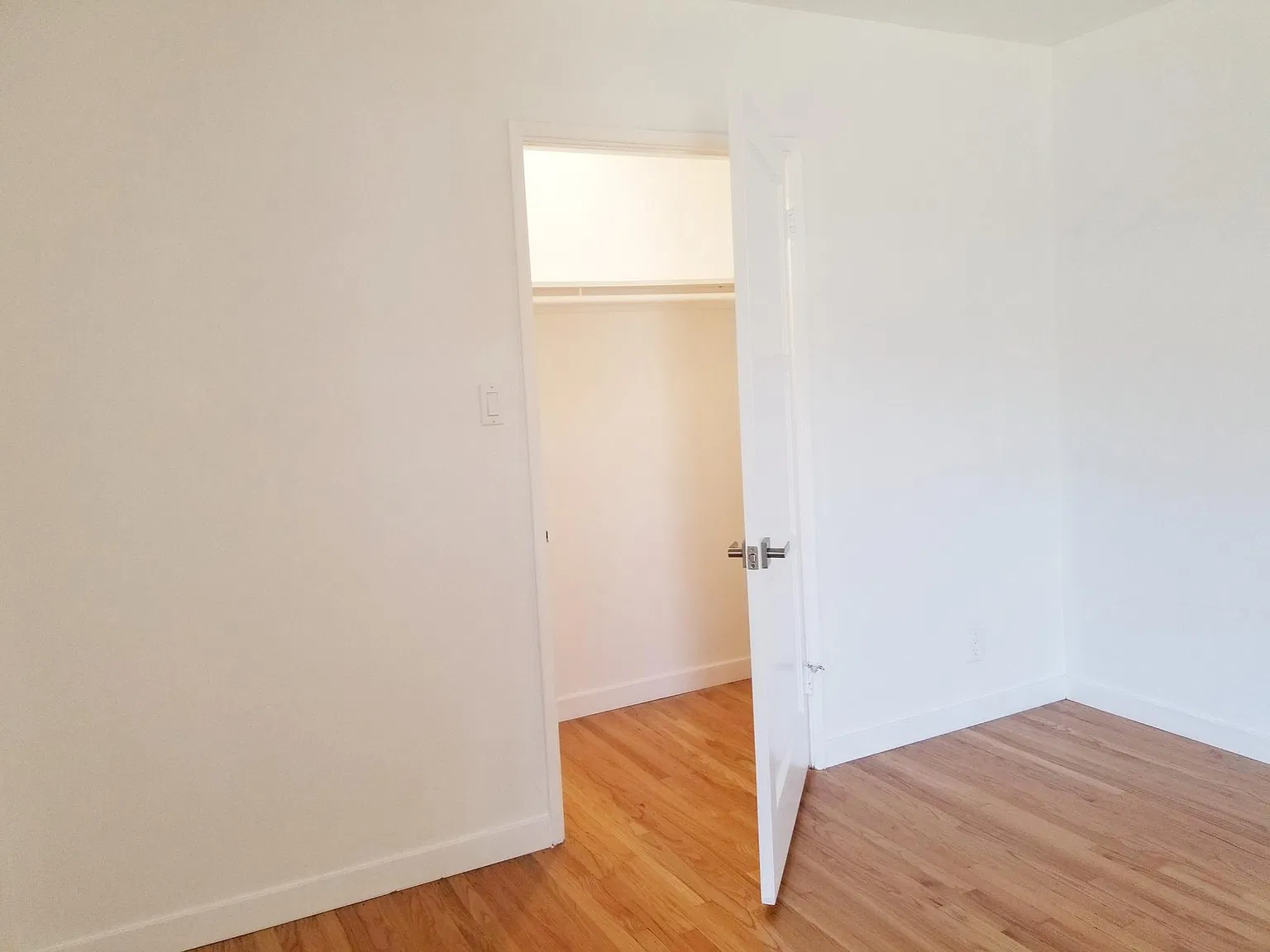 3178 Rowena Ave — Photo 4