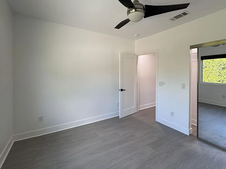 1206 N Alexandria Ave — Photo 12