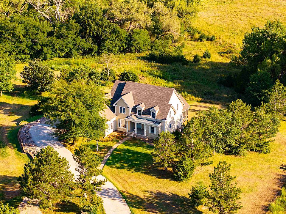 1st image of 884 Riverview Rd