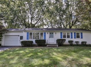 7 Briarwood Ln, Fairport, NY 14450