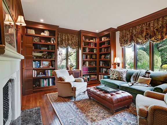 5th image of 33 Glen Eagles Dr