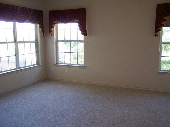 4th image of 401 Vicksburg Ave