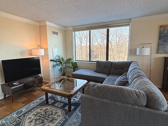 4th image of 5225 Pooks Hill Rd APT 528N