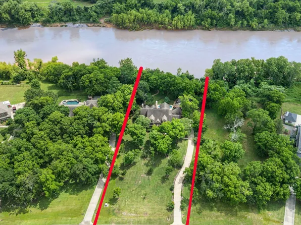3215 Wellspring Lake Dr, Weston Lakes, TX 77441