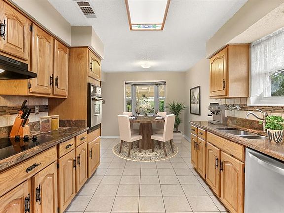3rd image of 3404 Mount Laurel Dr