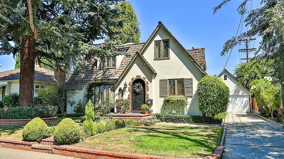 1st image of 215 W Hermosa Dr