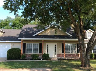 2156 E Stanwyk Dr, Fayetteville, AR 72703