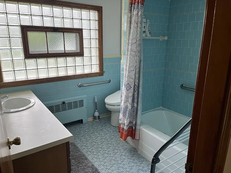 32 Harriet Ave — Photo 6