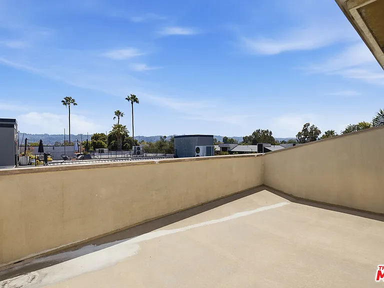 4940 Laurel Canyon Blvd #102 — Photo 17