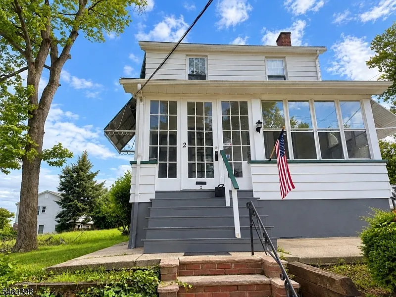 3 bed, 1.0 bath, $3,500 — Photo 2