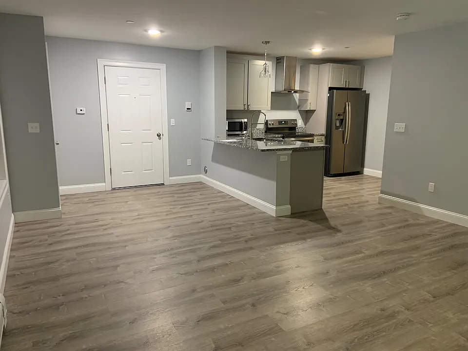 690 Main St #201