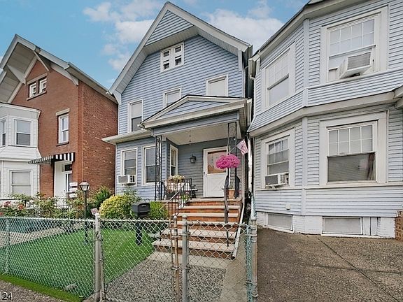 2nd image of 402 Davis Ave