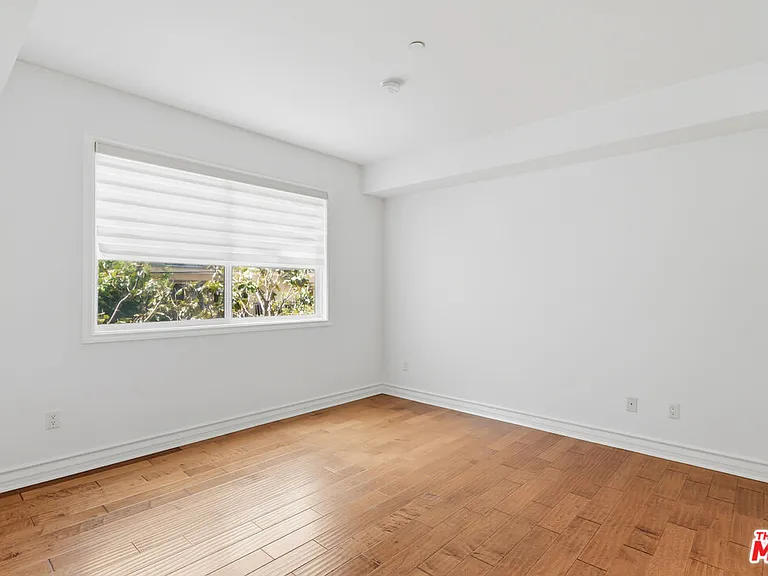 325 Arnaz Dr #201 — Photo 9