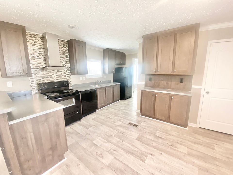 1st image of 290 Greenview Cir