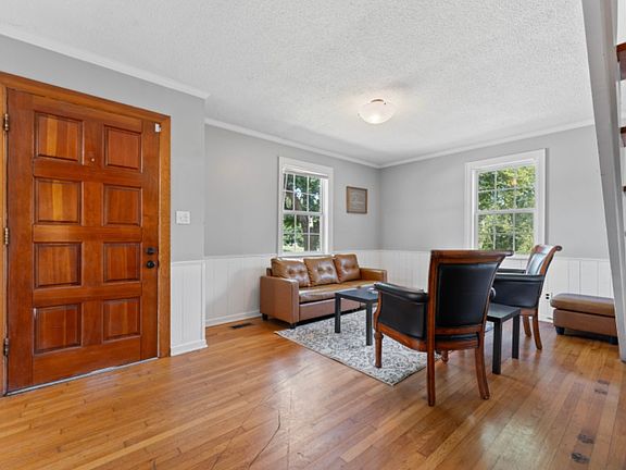 3rd image of 270 22nd St NE