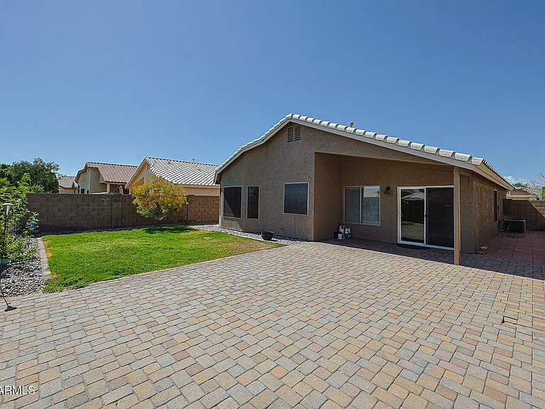 8747 W Adam Ave — Photo 32
