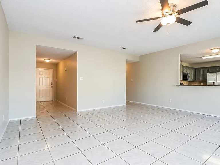 617 Saint Eric Dr — Photo 4