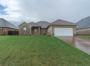 1120 N Vicksburg Ter, Mustang, OK 73064